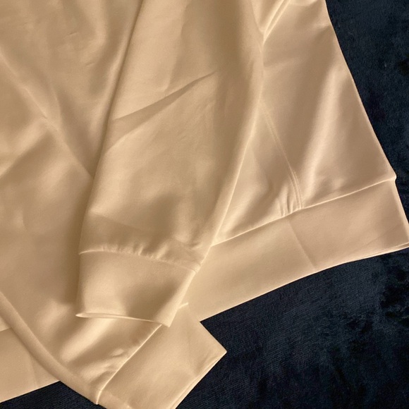 I’m selling this set of new white pant&sweater - Picture 9 of 16